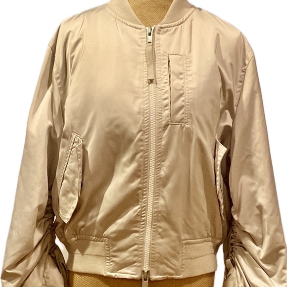VINCE fabulous light beige bomber jacket with warm lining, size Large - Picture 15 of 16